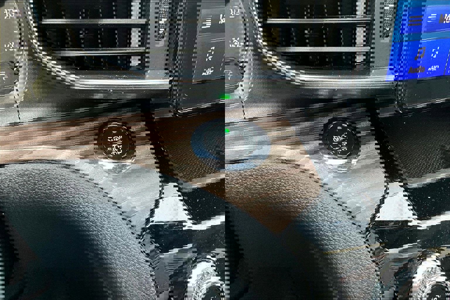 Used 2021 Ford Explorer Limited w/ Equipment Group 301A image 15