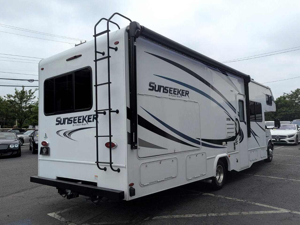Used 2019 Chevrolet Express 4500 w/ RV Package RWD image 6