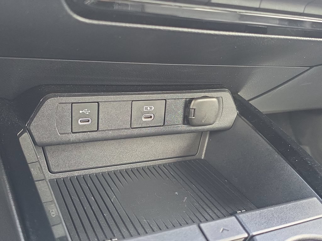 Used 2024 Toyota Prius XLE FWD image 20