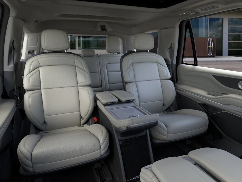 New 2026 Lincoln Navigator Reserve w/ Jet Appearance Package AWD/4WD image 11