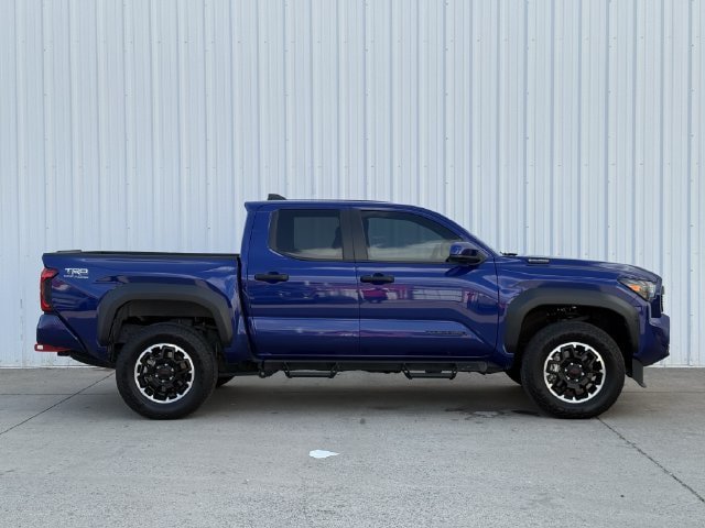 Used 2025 Toyota Tacoma TRD Off-Road AWD/4WD image 3