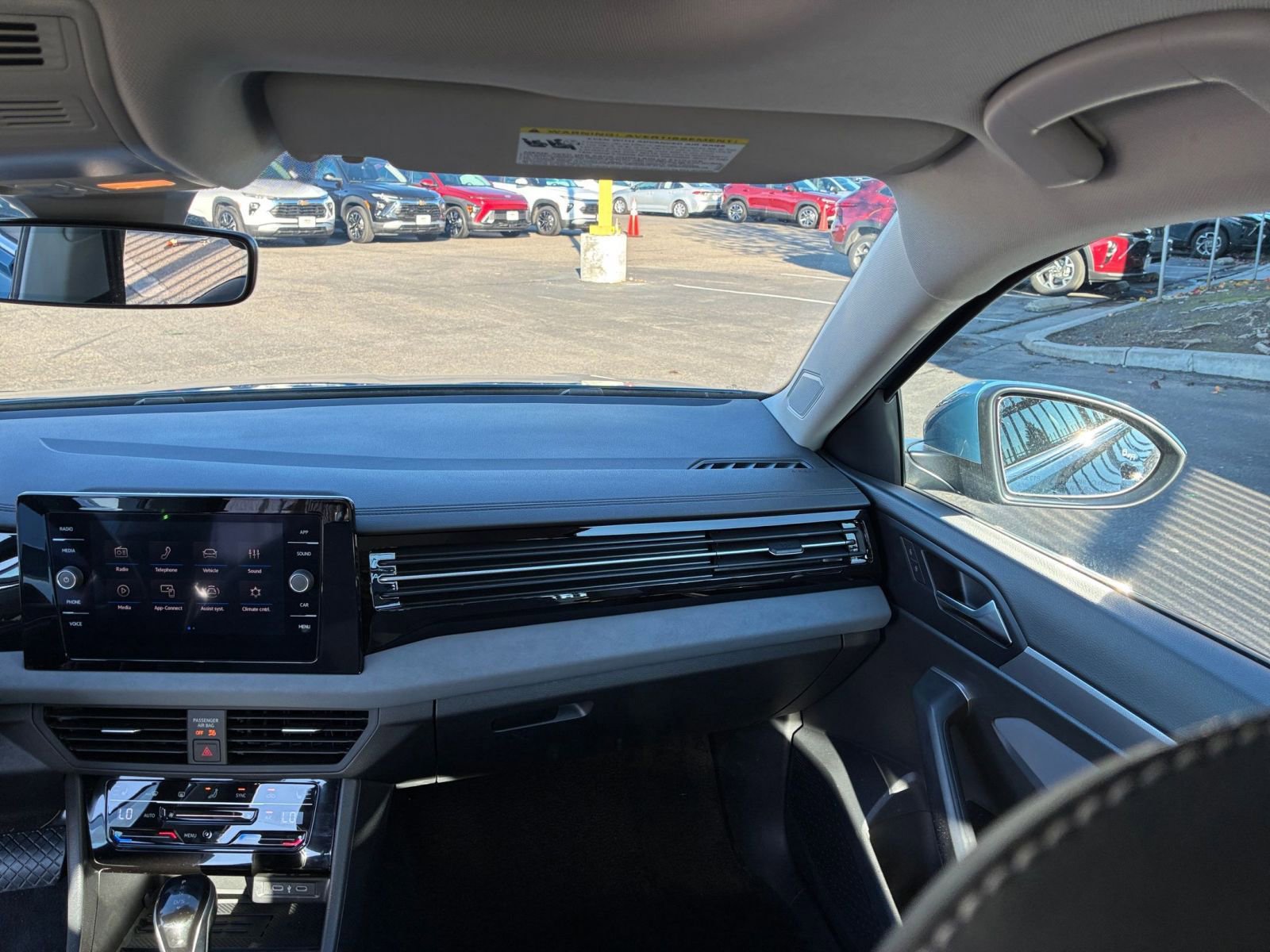 Used 2025 Volkswagen Jetta SE image 34