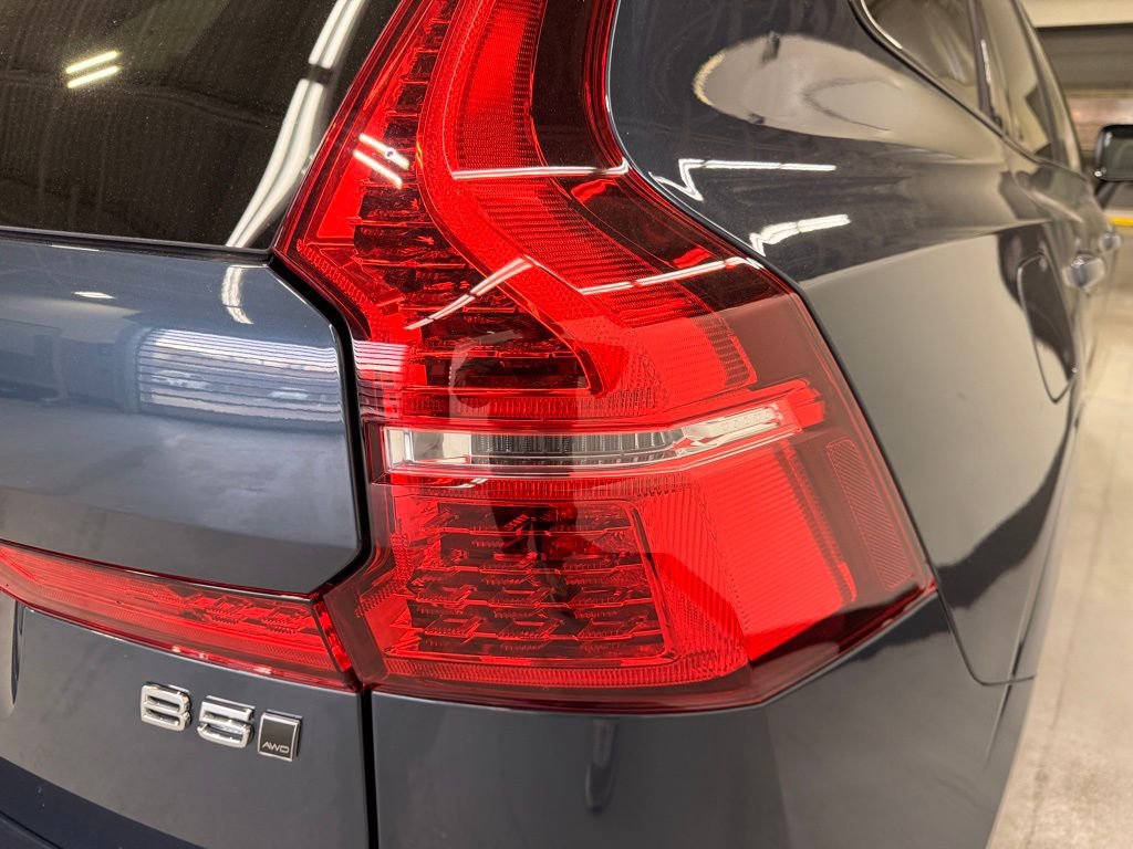 Used 2025 Volvo XC60 B5 Core w/ Climate Package image 4