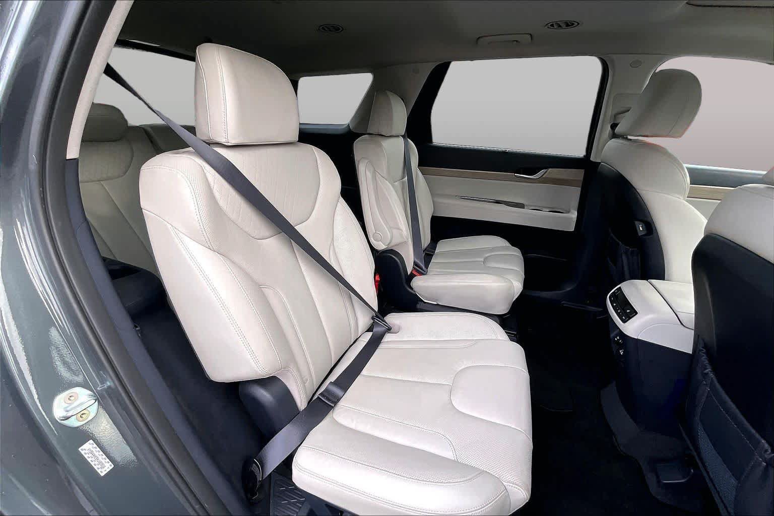 Used 2022 Hyundai Palisade SEL w/ Premium Package FWD image 18