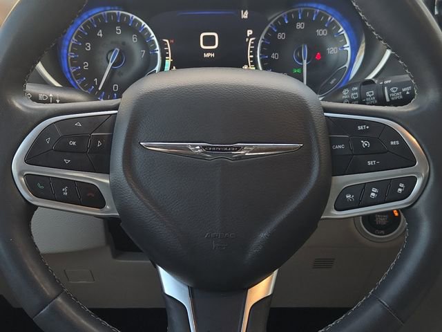 Used 2023 Chrysler Pacifica Touring-L FWD image 26
