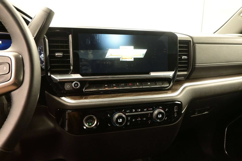 Used 2024 Chevrolet Silverado 1500 LT AWD/4WD image 22
