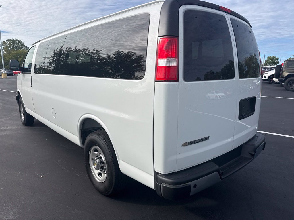 Used 2025 Chevrolet Express 3500 LT w/ LT Preferred Equipment Group RWD image 7