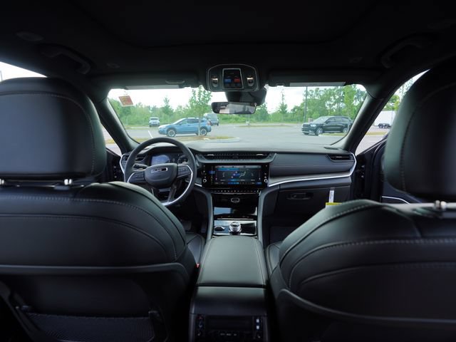 New 2026 Jeep Grand Cherokee L Limited w/ Limited Altitude Package AWD/4WD image 24
