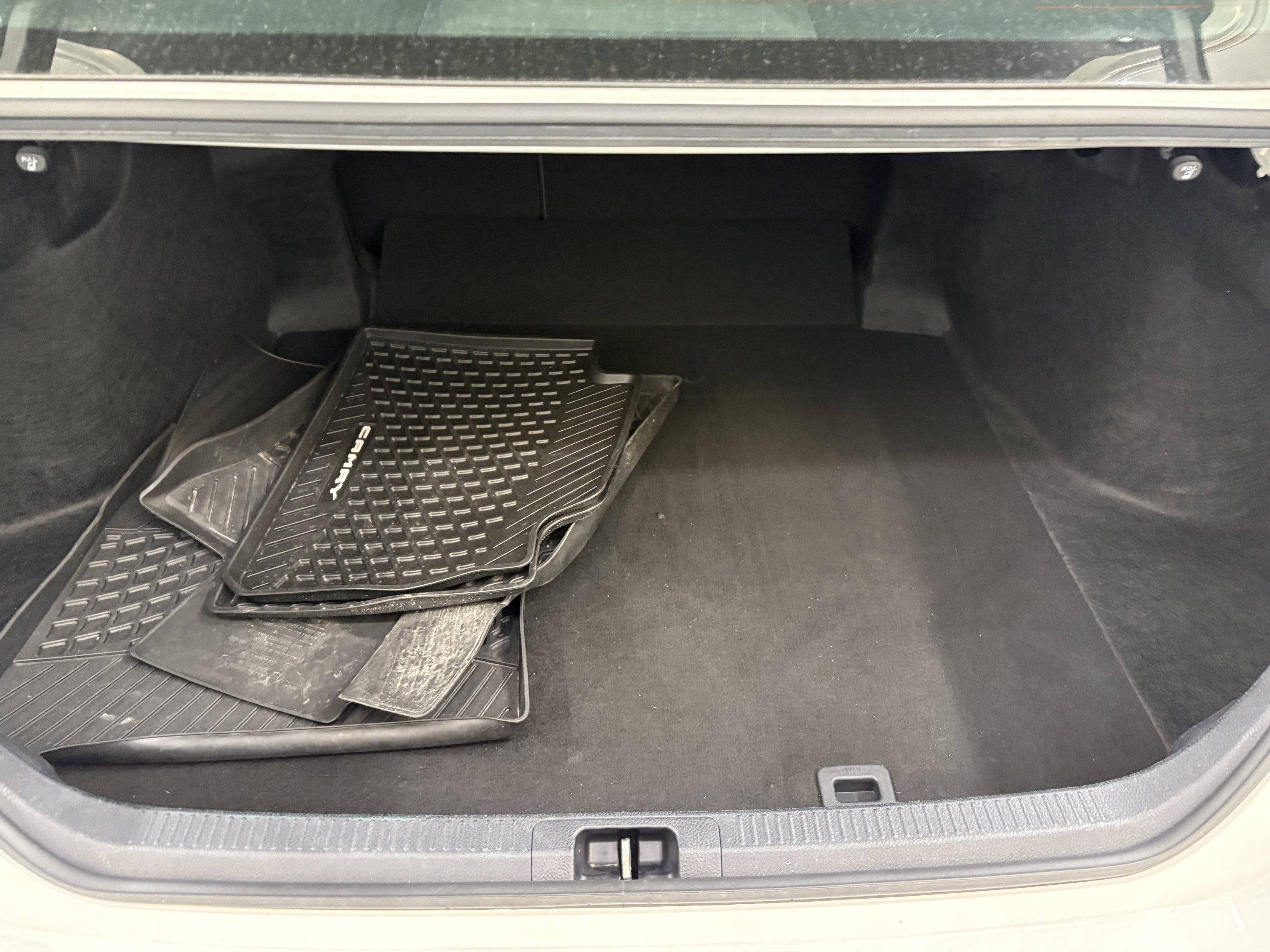 Used 2023 Toyota Camry SE FWD image 9