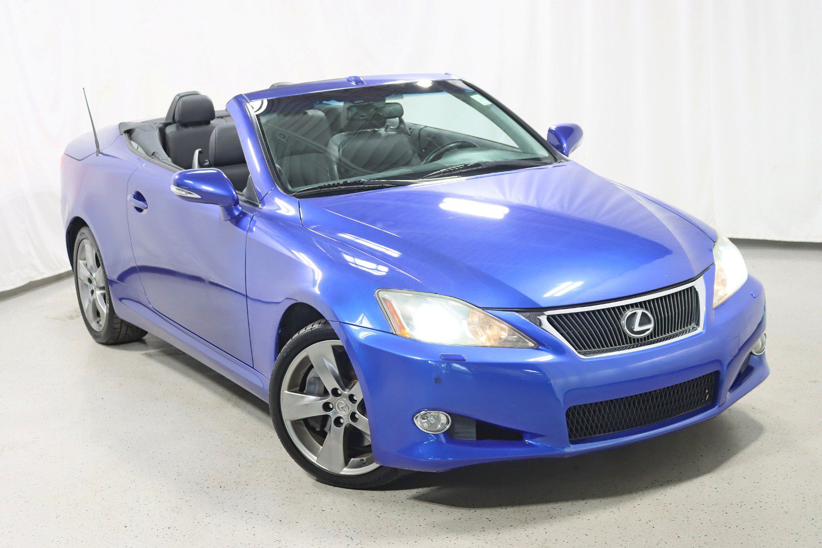 Used 2010 Lexus IS 350C w/ Luxury Pkg RWD image 7