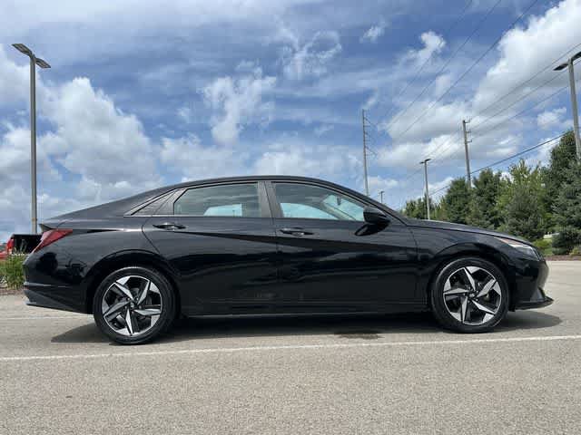 Used 2023 Hyundai Elantra SEL w/ Convenience Package FWD image 3