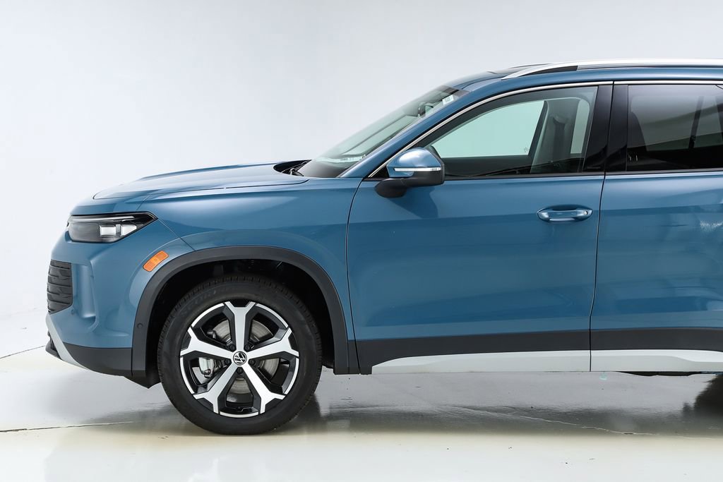 New 2026 Volkswagen Tiguan SE image 3