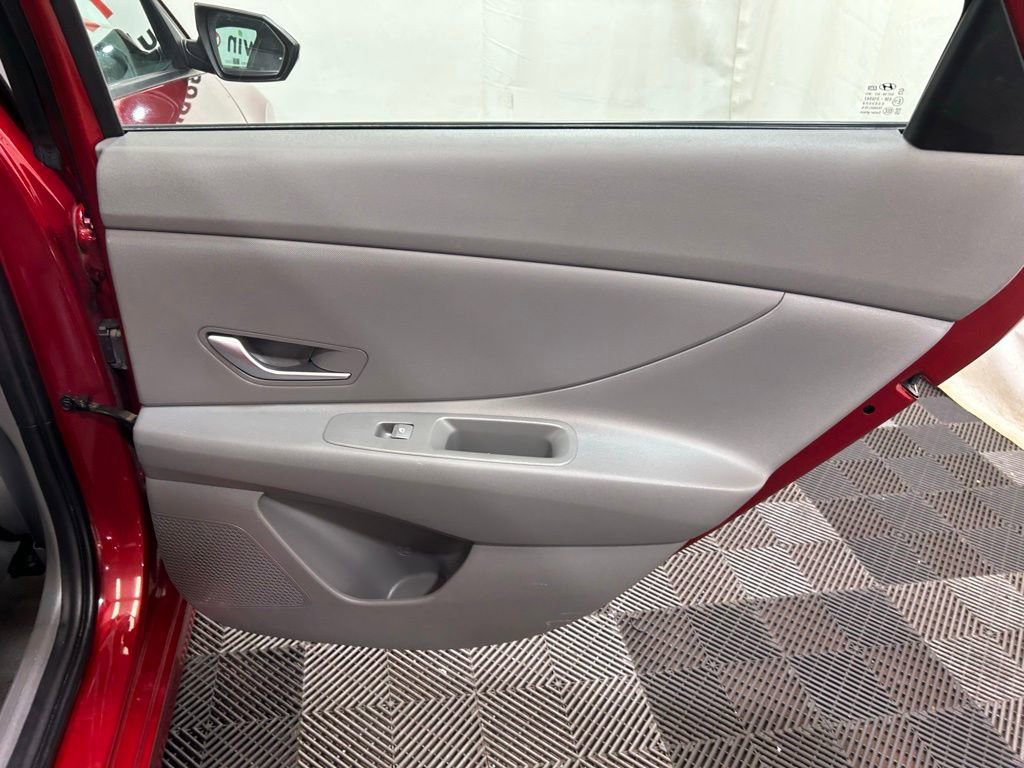 Used 2024 Hyundai Elantra SEL image 12