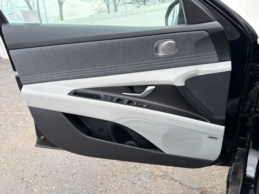 New 2025 Hyundai Elantra Limited image 10