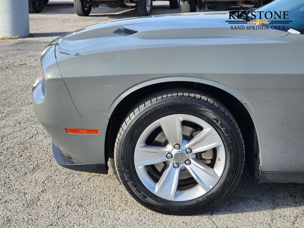 Used 2023 Dodge Challenger SXT image 8