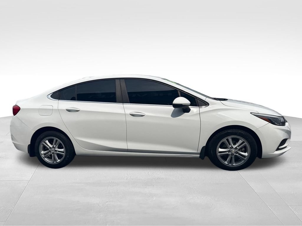 Used 2018 Chevrolet Cruze LT FWD image 14