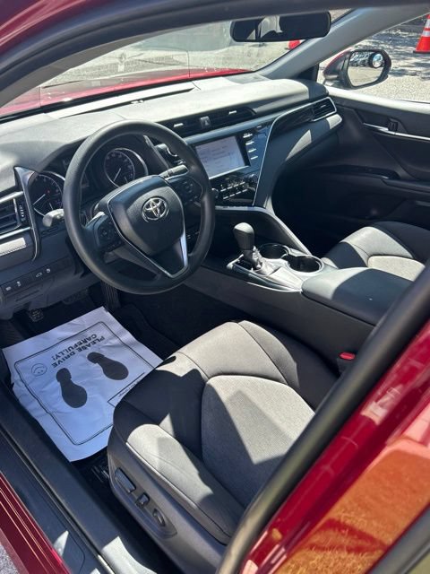 Used 2018 Toyota Camry LE FWD image 11