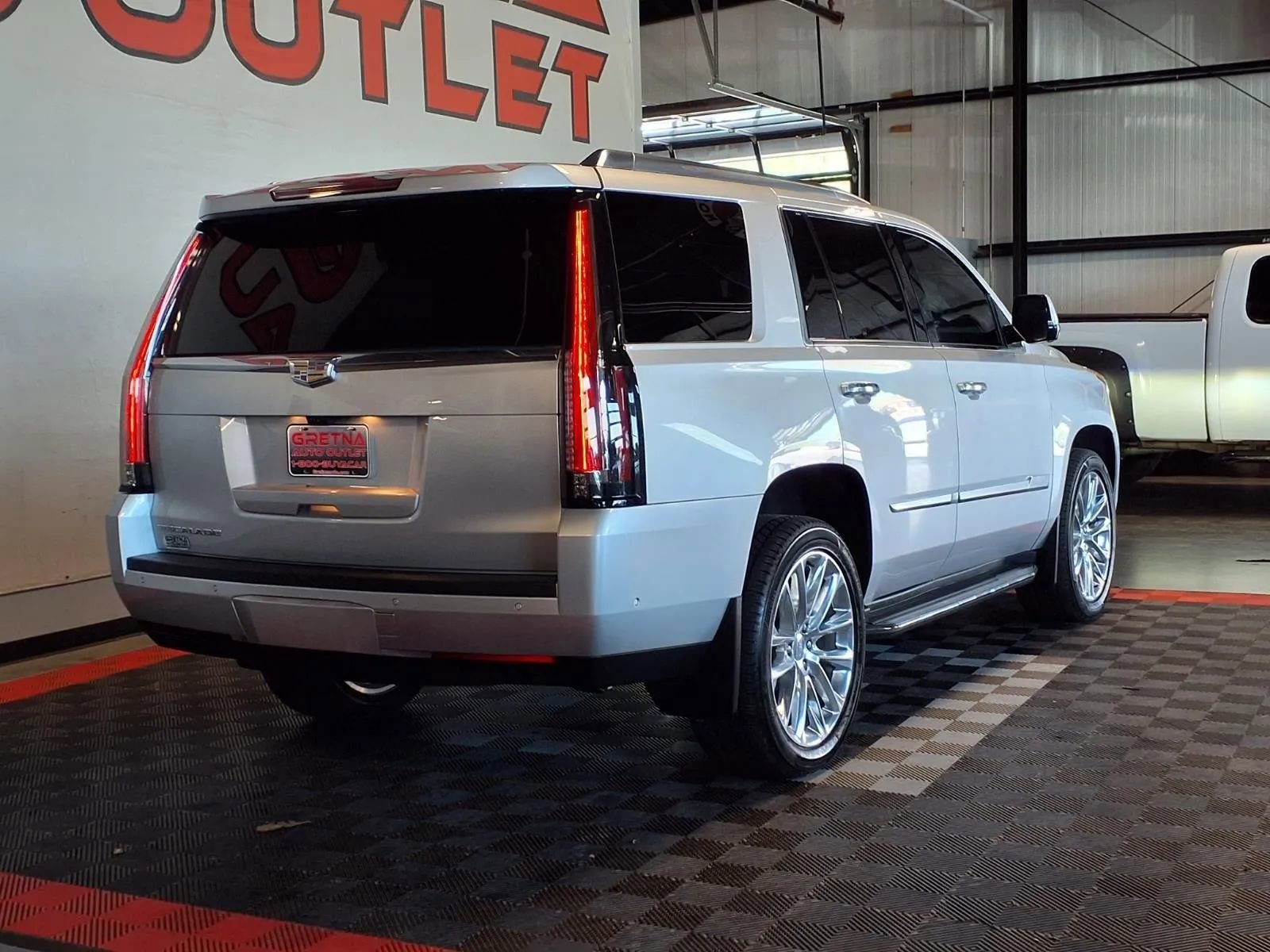 Used 2020 Cadillac Escalade Luxury AWD/4WD image 8