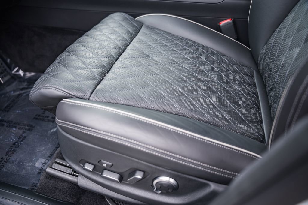 Used 2025 Genesis GV70 3.5T Sport w/ Sport Advanced Package image 35