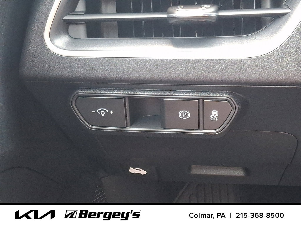 New 2026 Kia K4 FWD image 18