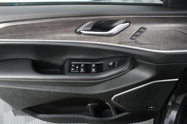 Used 2023 Jeep Grand Cherokee 4WD 4xe image 14