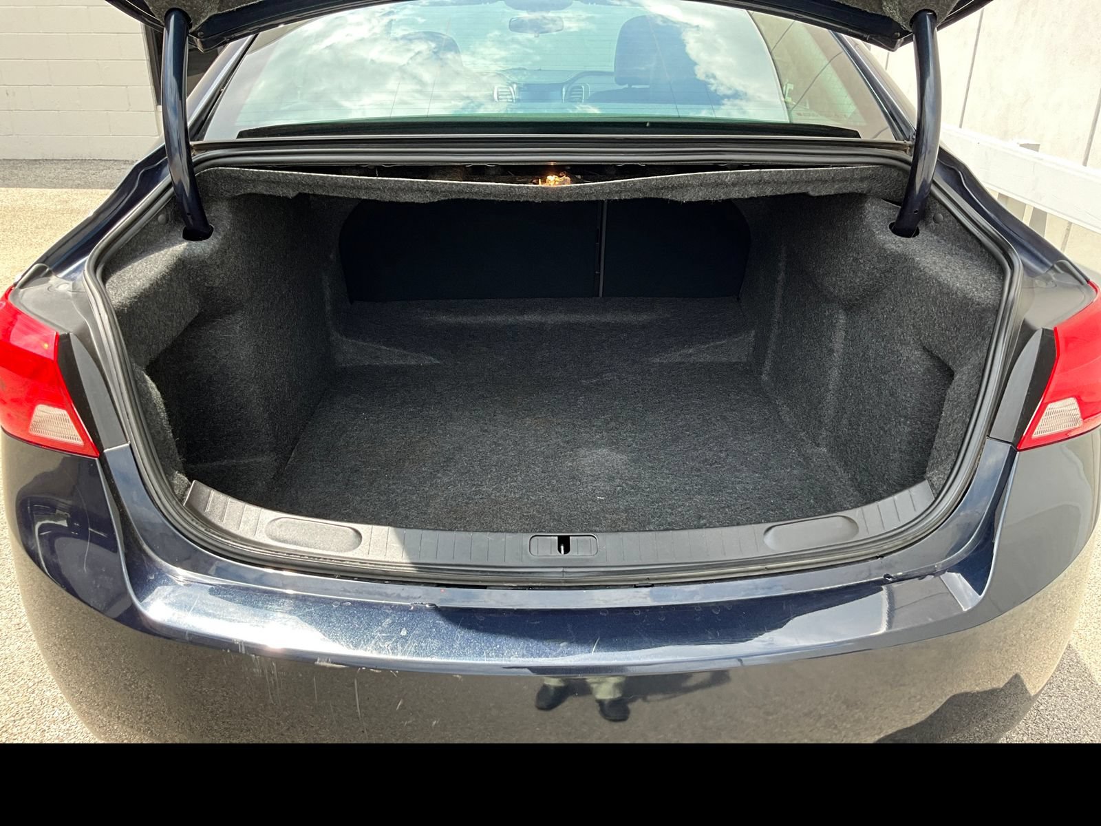 Used 2018 Chevrolet Impala LT FWD image 10