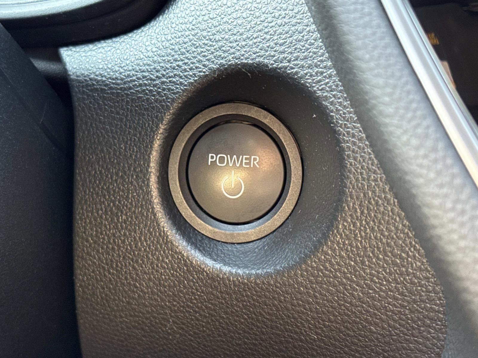 Used 2024 Toyota Corolla Cross SE image 14