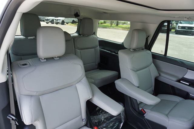 New 2027 Ford Expedition Active RWD image 17