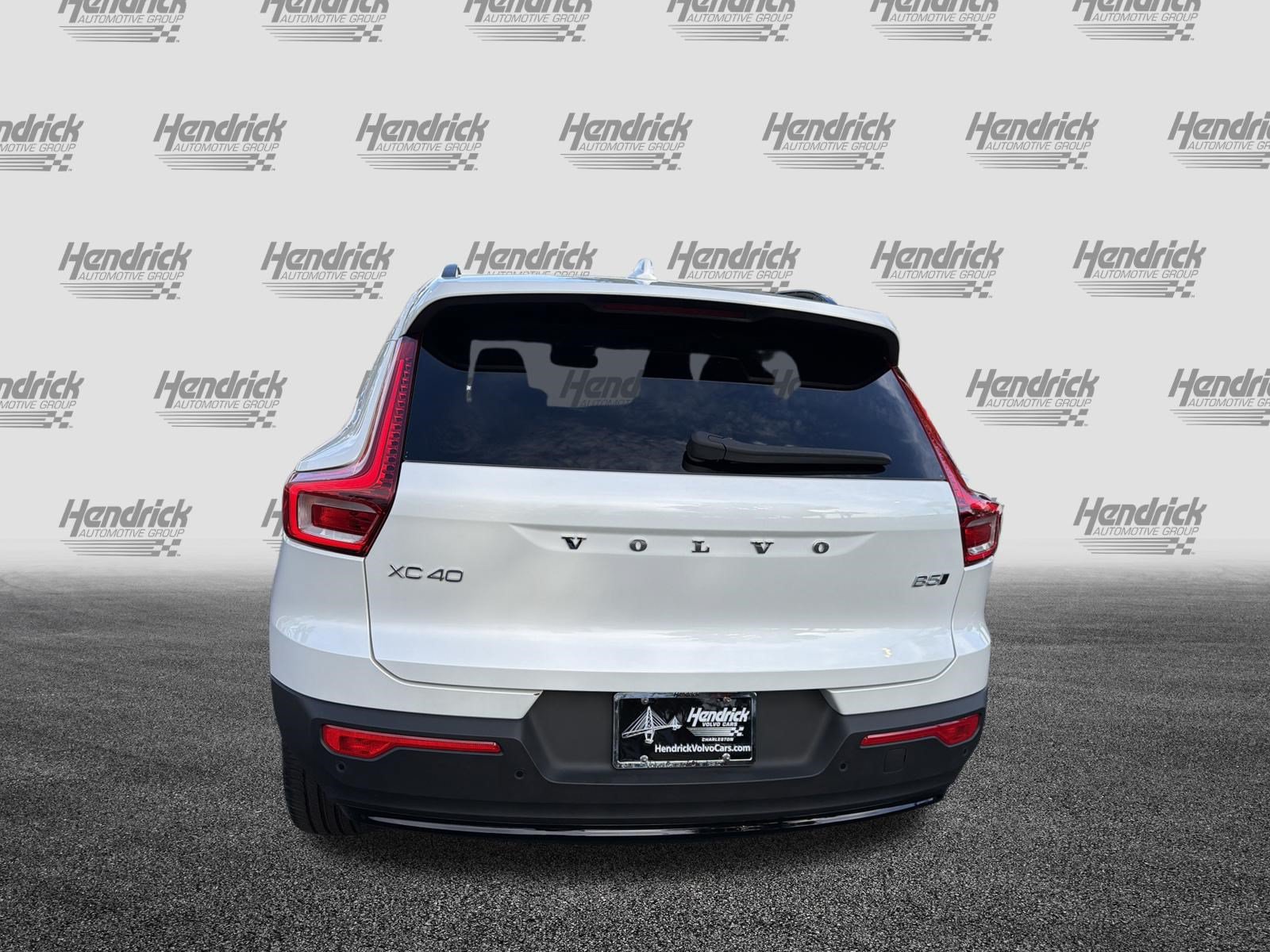 Certified 2025 Volvo XC40 B5 Plus AWD/4WD image 11