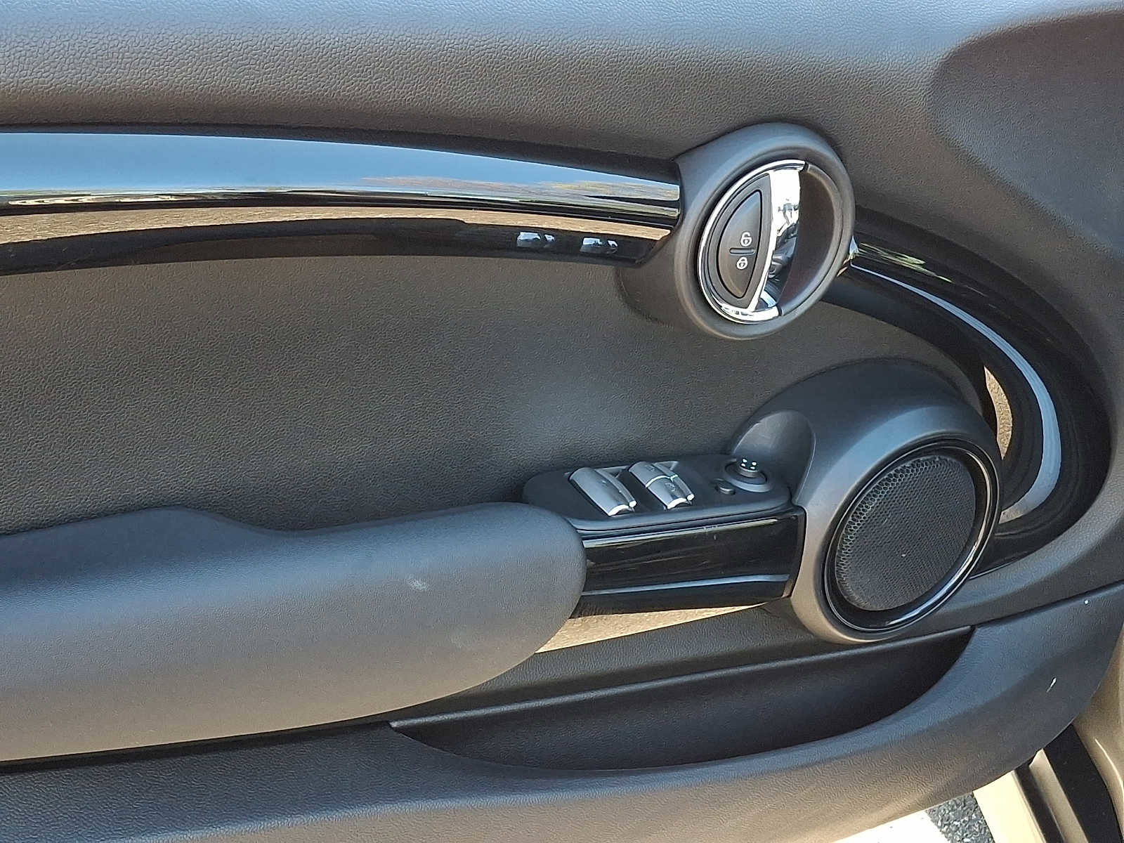 Used 2019 MINI Cooper S w/ Signature Upholstery Package image 10