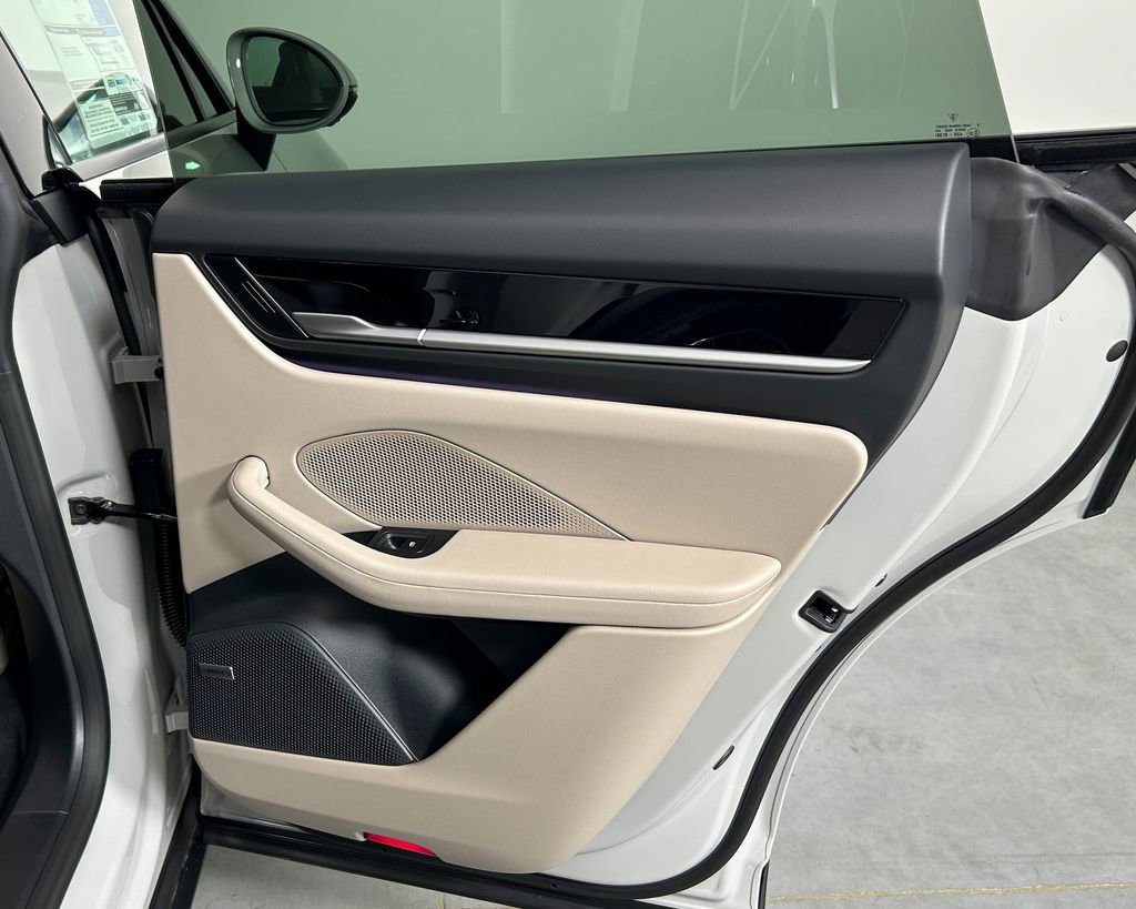 New 2026 Porsche Macan 4 Electric AWD/4WD image 25
