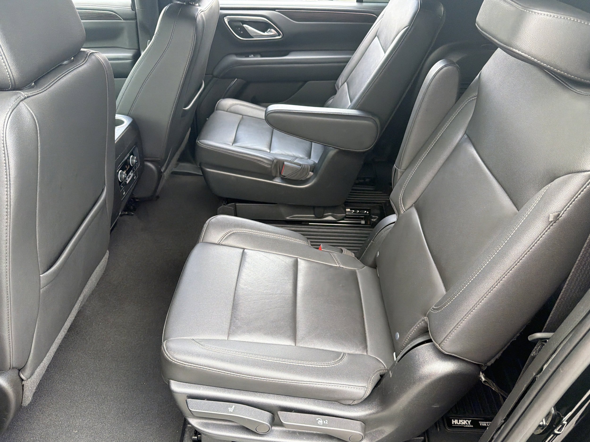 Used 2022 Chevrolet Suburban LT w/ Luxury Package AWD/4WD image 22