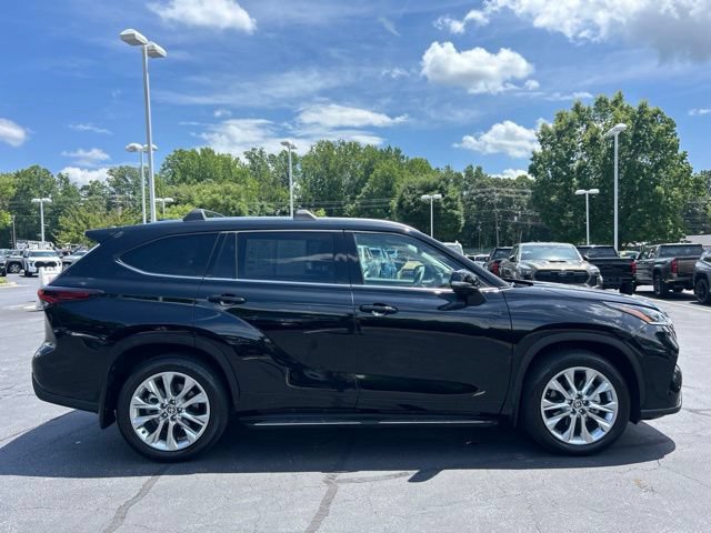 Used 2025 Toyota Highlander Limited AWD/4WD image 5