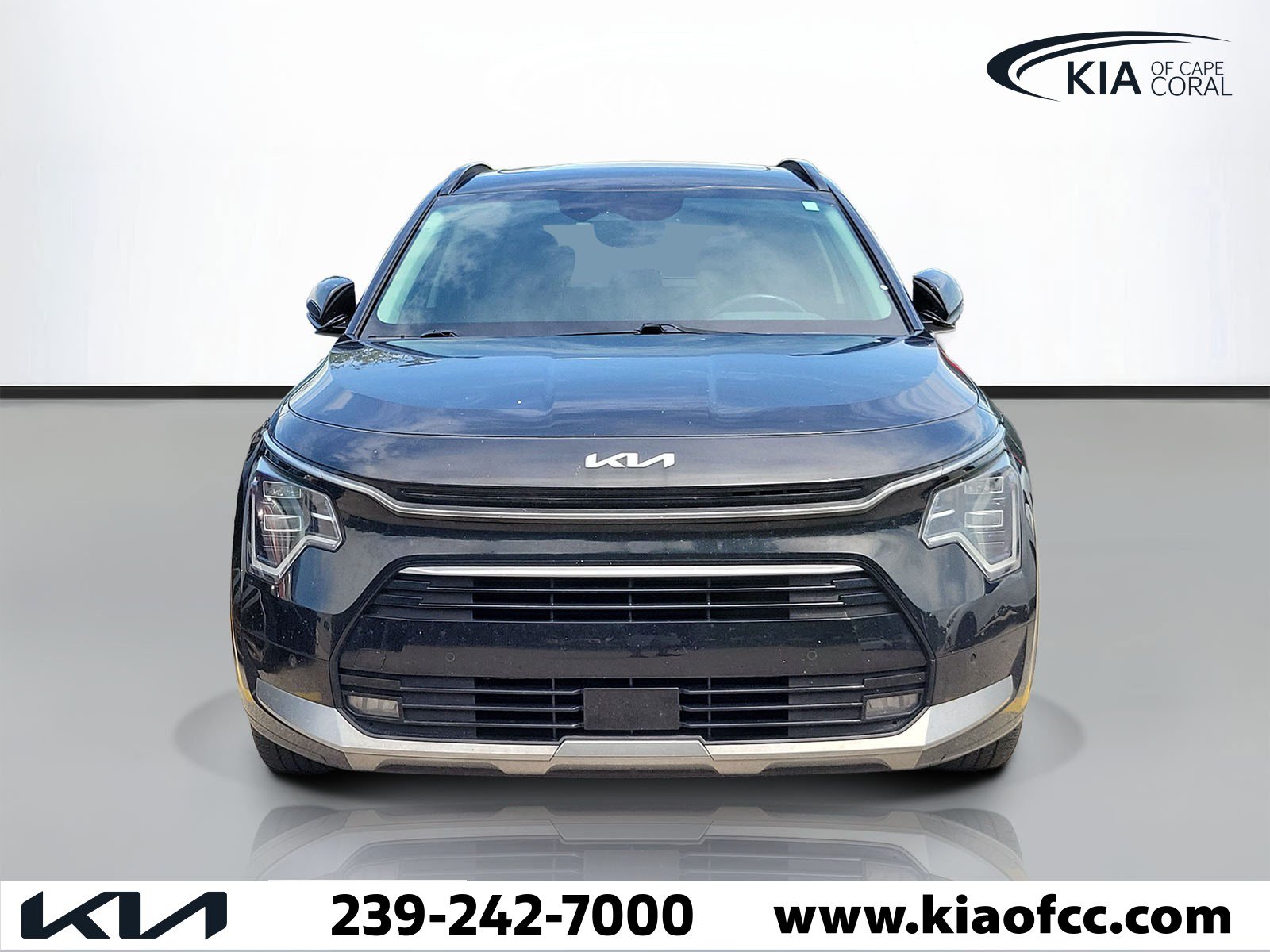 Certified 2023 Kia Niro SX Touring FWD image 2