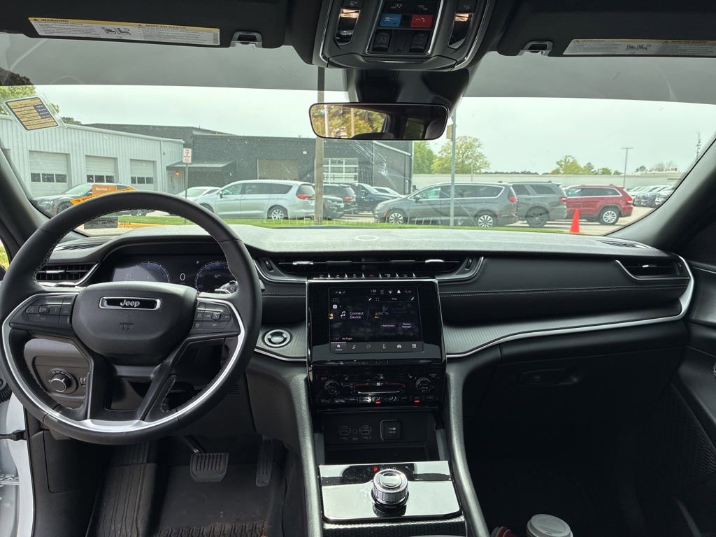 Used 2025 Jeep Grand Cherokee L Laredo w/ Luxury Tech Group I image 19