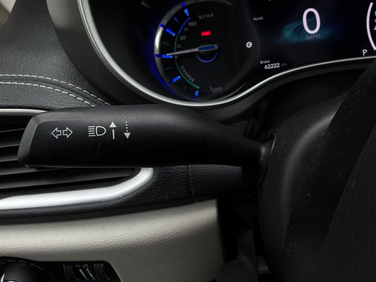 Used 2023 Chrysler Pacifica Touring-L FWD image 44