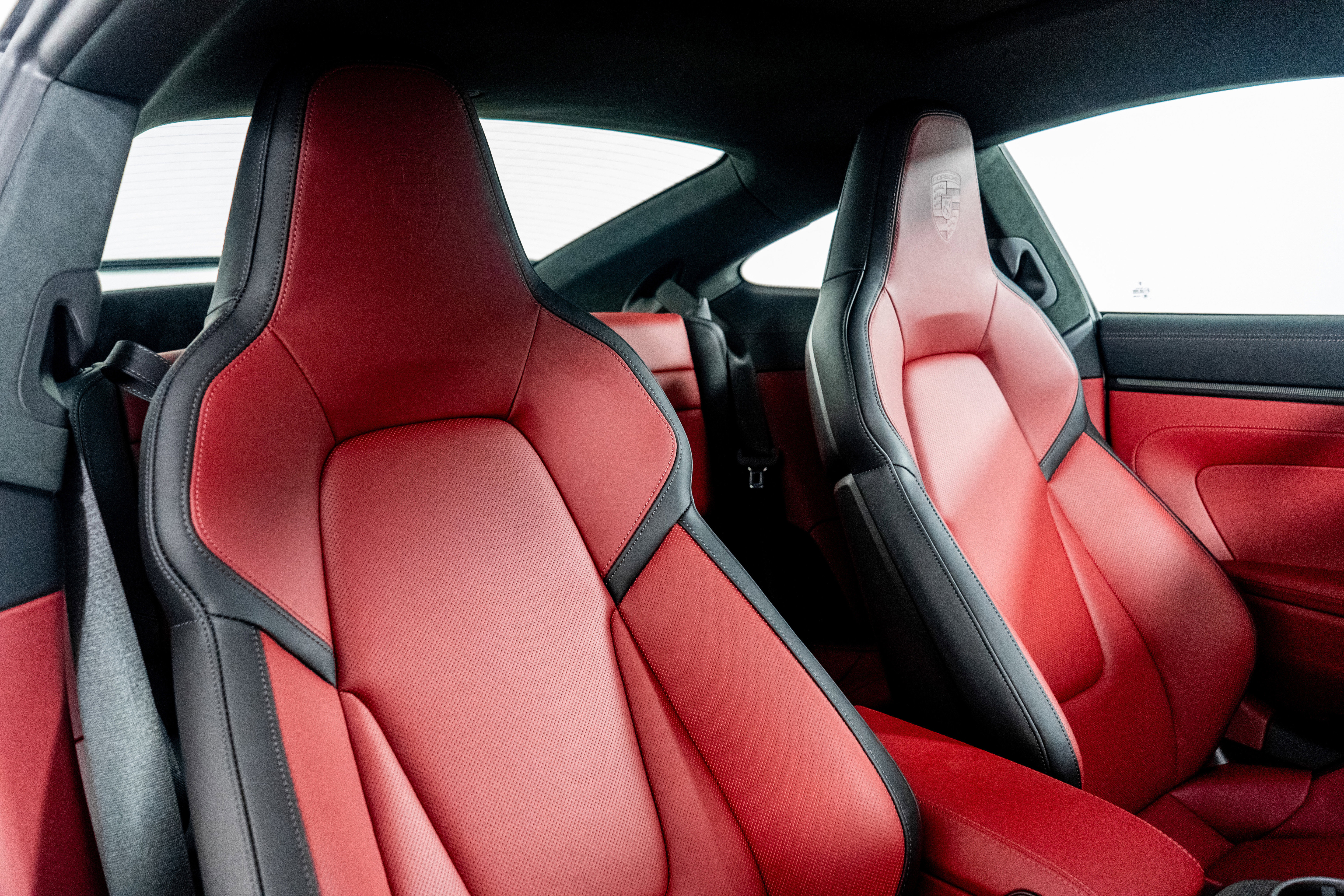 Used 2025 Porsche 911 Carrera GTS w/ Premium Package image 31
