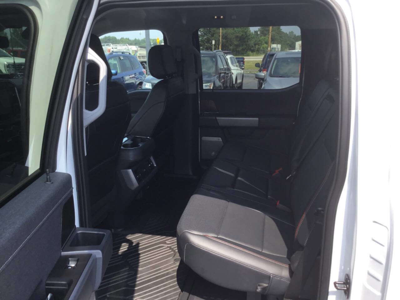 Used 2024 Ford F550 4x4 Crew Cab Super Duty image 6