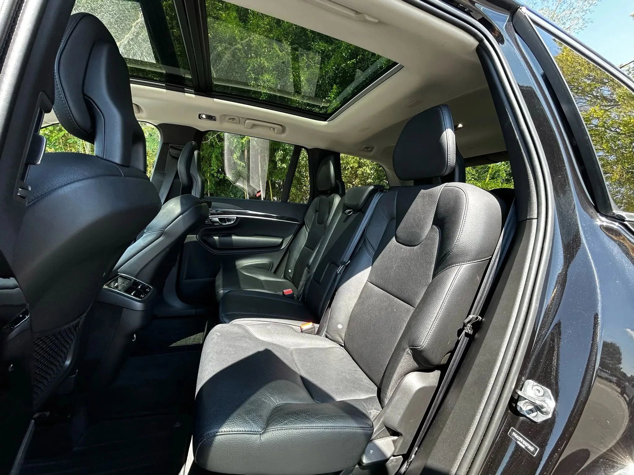 Used 2016 Volvo XC90 T6 Momentum w/ Momentum Plus Package AWD/4WD image 35