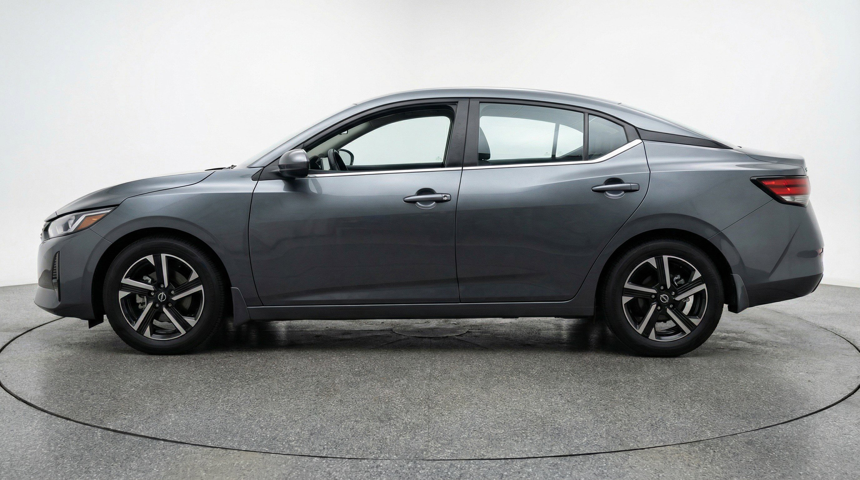 Used 2025 Nissan Sentra SV image 5