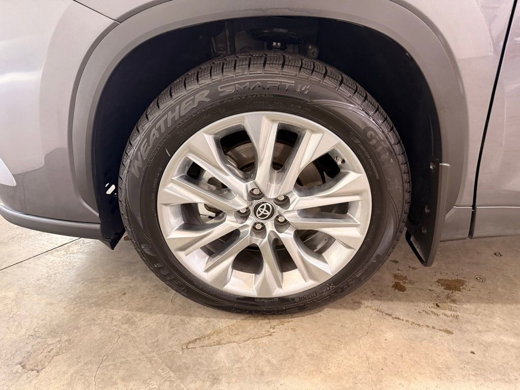 Used 2023 Toyota Highlander Limited AWD/4WD image 16