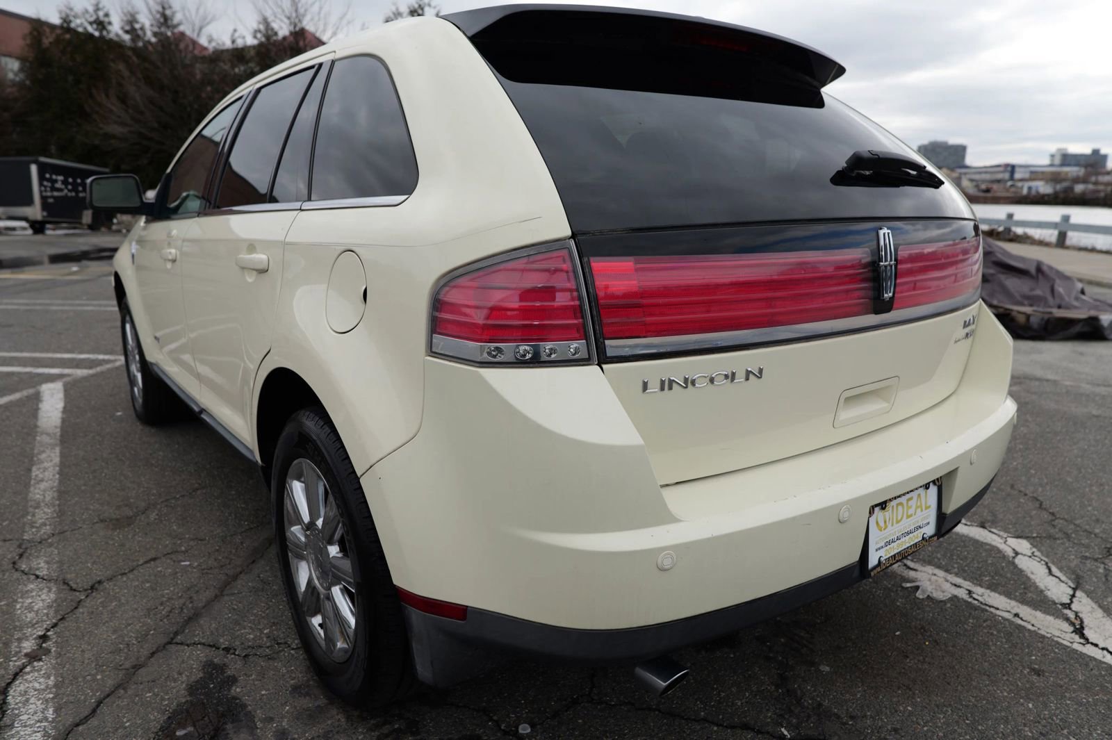 Used 2008 Lincoln MKX AWD image 6
