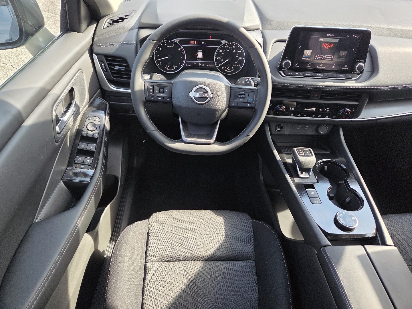 New 2027 Nissan Rogue SV AWD/4WD image 4