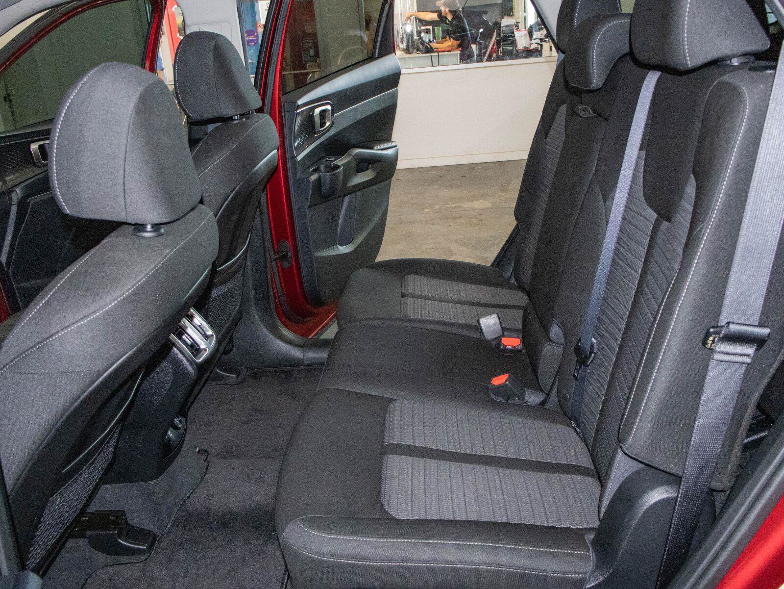 Used 2023 Kia Sorento LX FWD image 13
