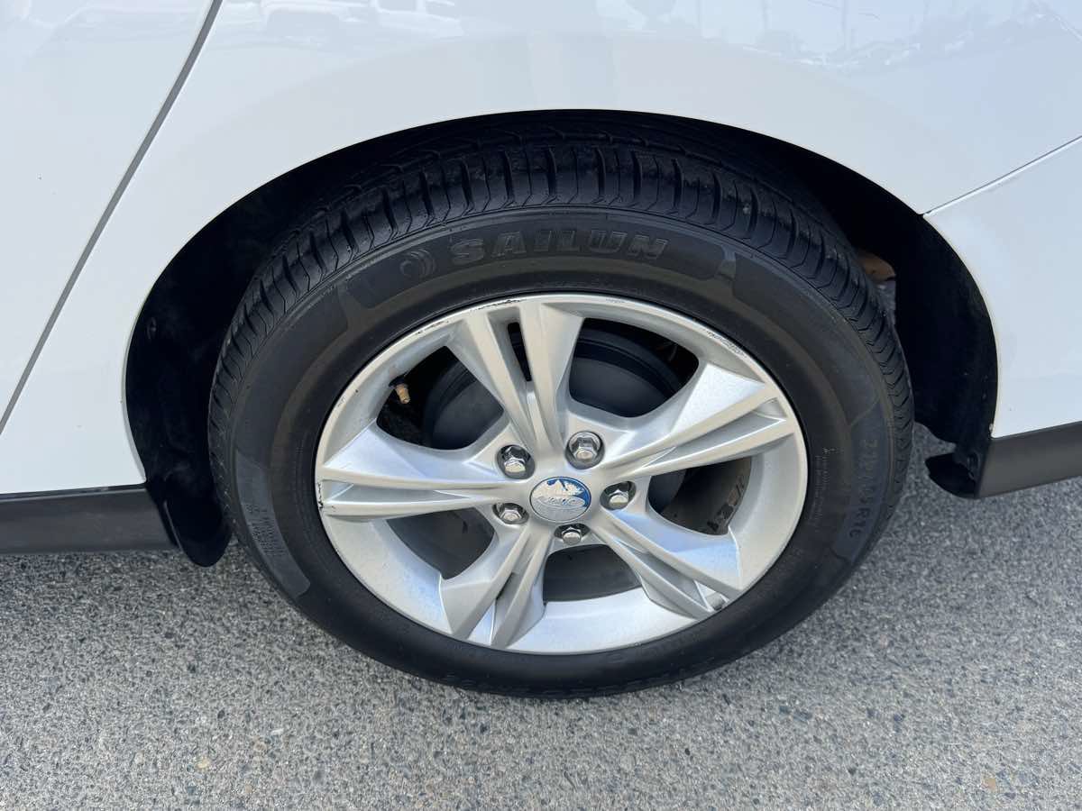 Used 2013 Ford Focus SE FWD image 34
