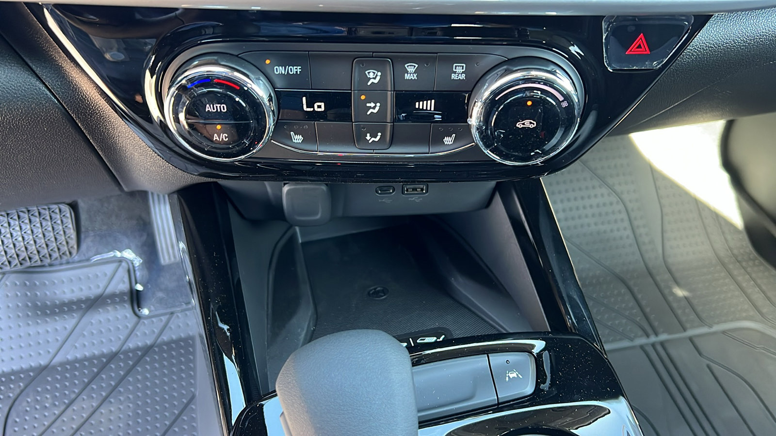 New 2026 Chevrolet Trax LT w/ Sunroof Package image 21