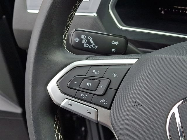 Used 2022 Volkswagen Tiguan SE AWD/4WD image 21
