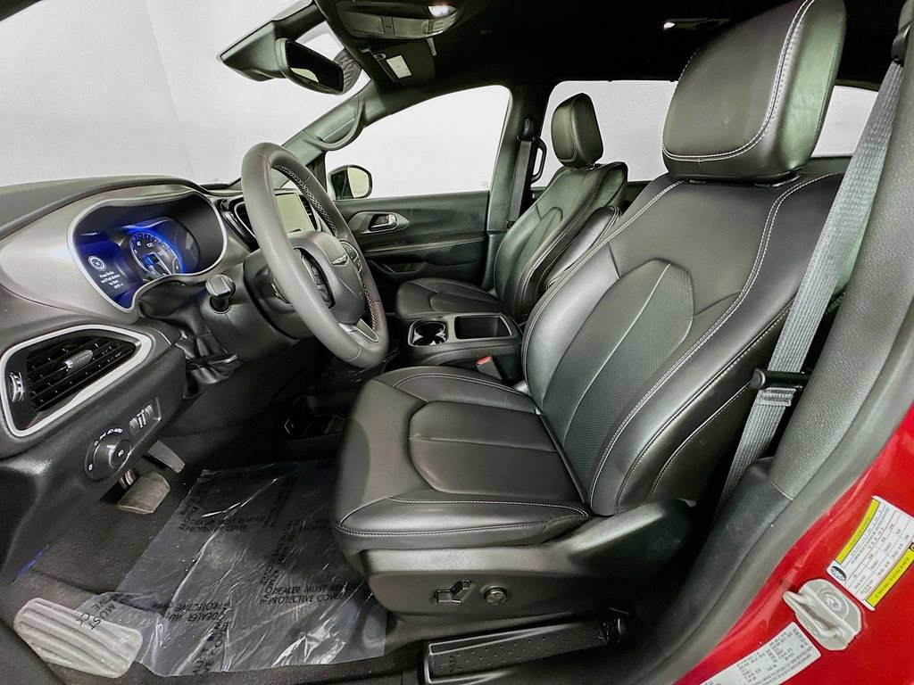Used 2025 Chrysler Pacifica Select FWD image 27