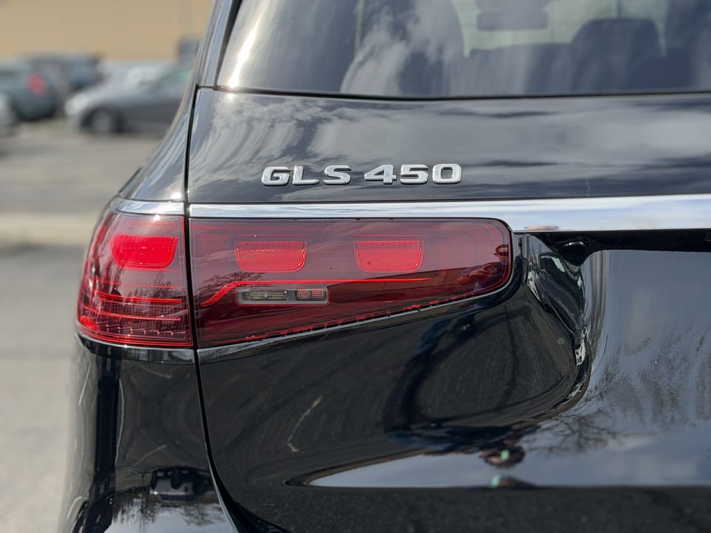 Used 2025 Mercedes-Benz GLS 450 4MATIC image 11