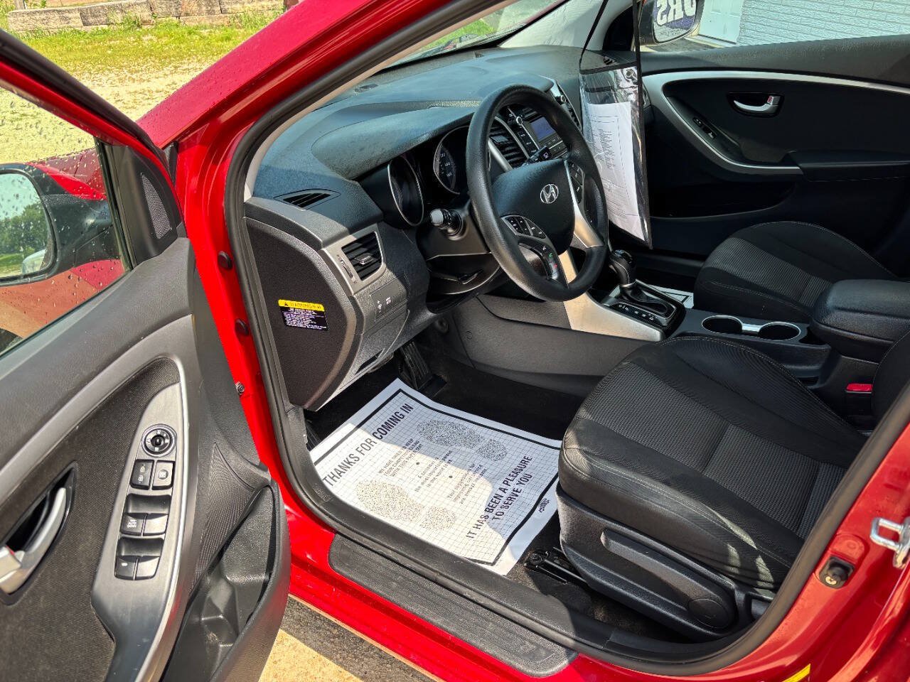 Used 2017 Hyundai Elantra GT FWD image 2